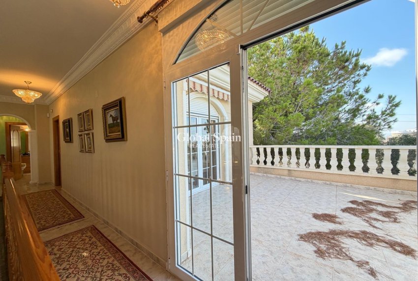 Resale - VILLA -
ROJALES - La Fiesta