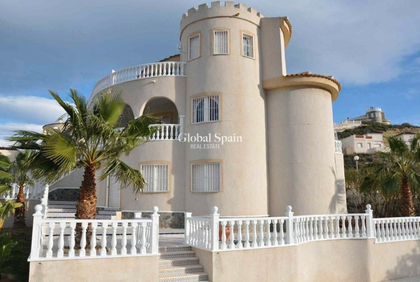 Resale - VILLA -
ROJALES - La Marquesa Golf