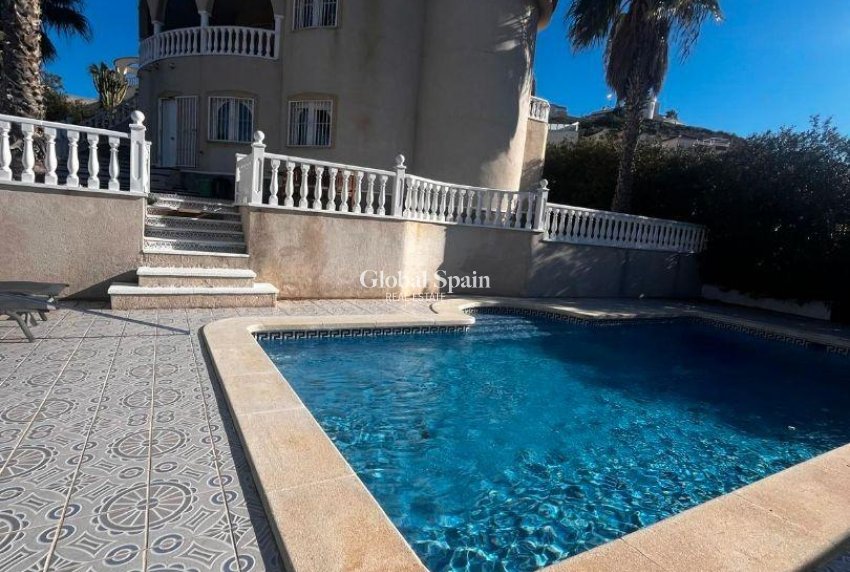 Resale - VILLA -
ROJALES - La Marquesa Golf