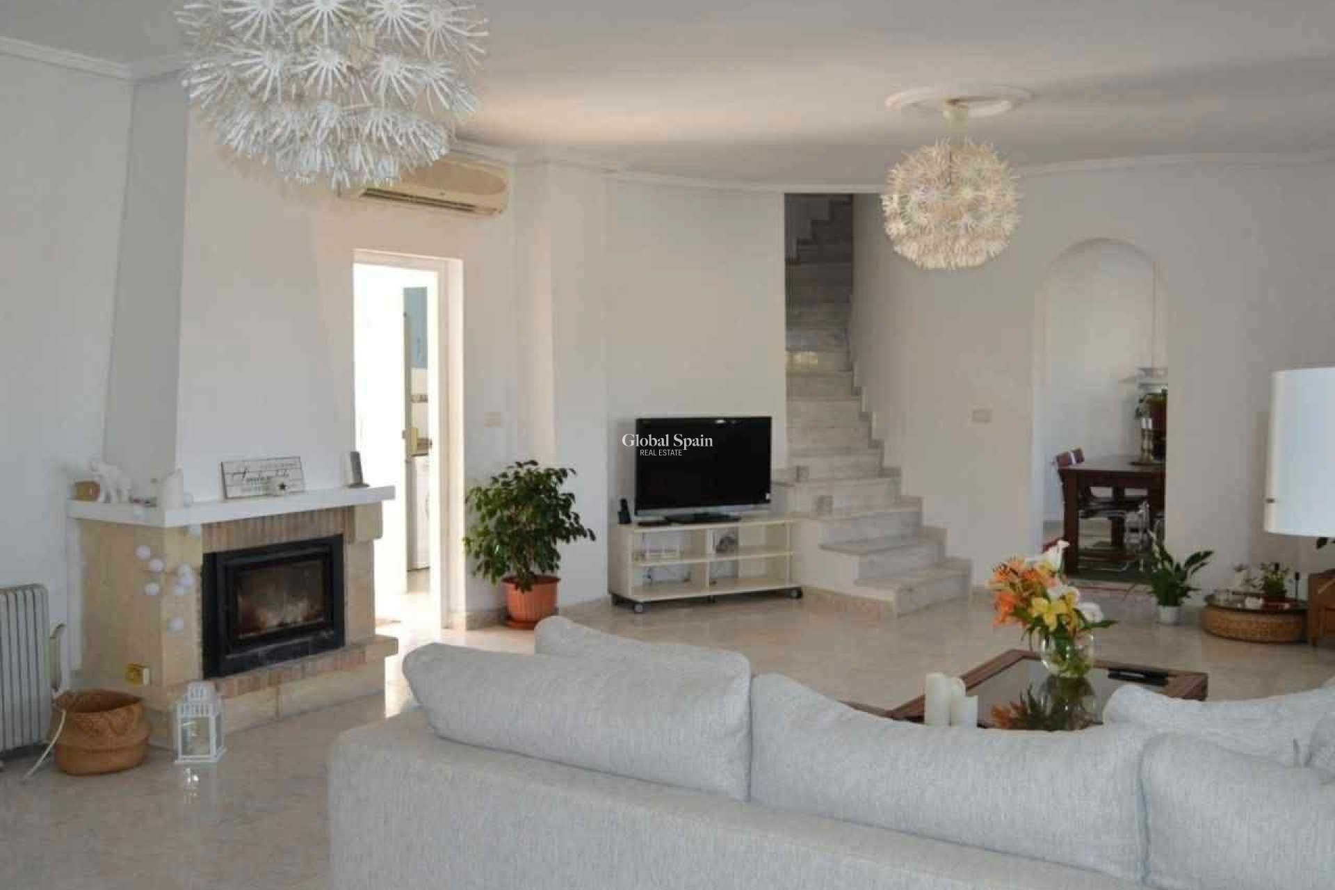 Resale - VILLA -
ROJALES - La Marquesa Golf
