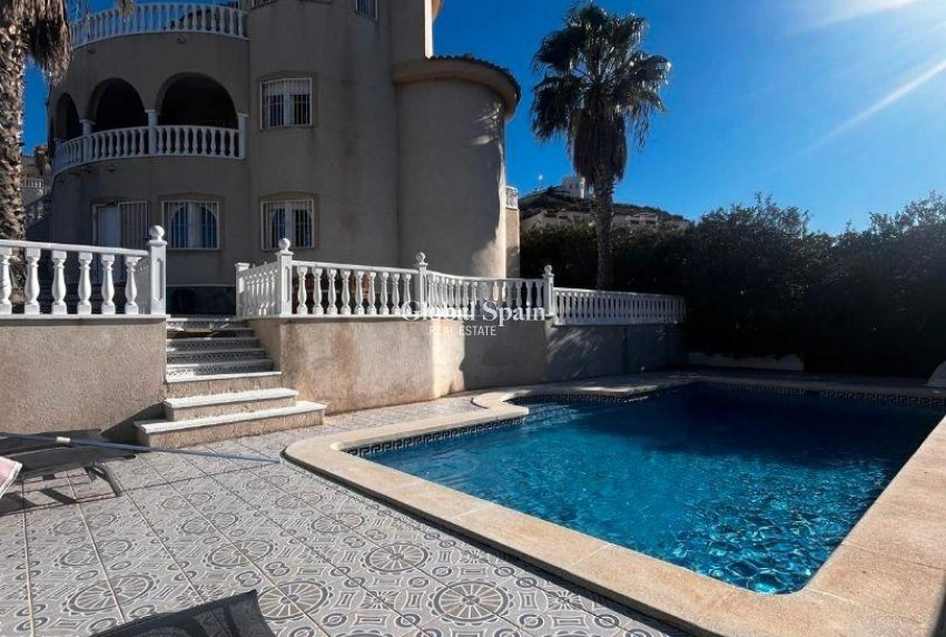 Resale - VILLA -
ROJALES - La Marquesa Golf
