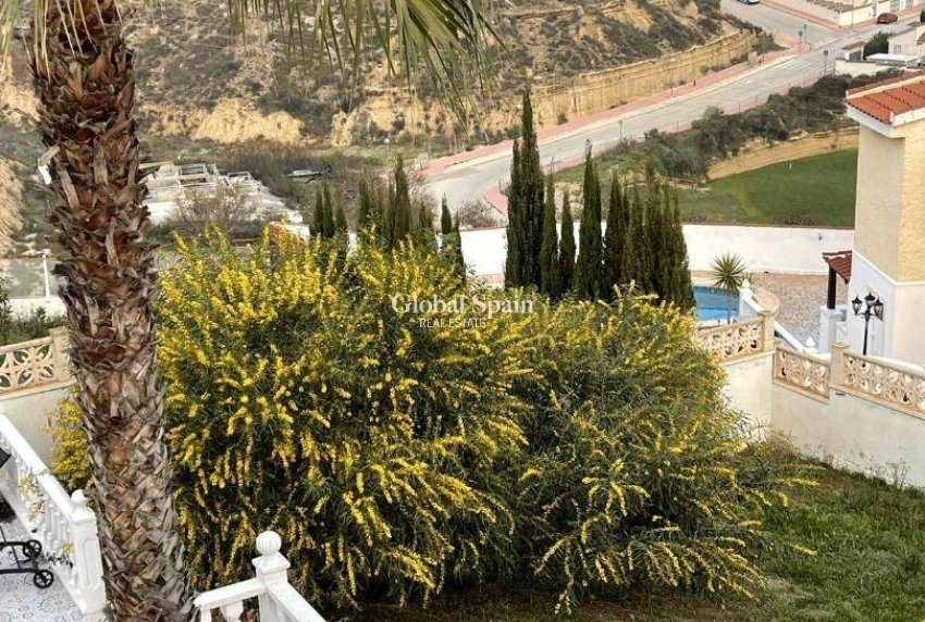 Resale - VILLA -
ROJALES - La Marquesa Golf