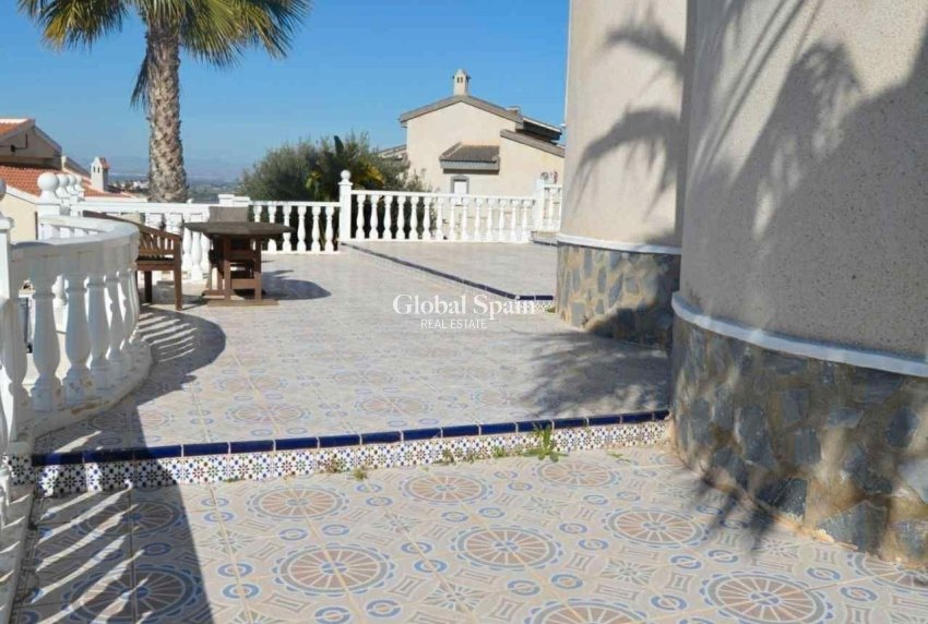 Resale - VILLA -
ROJALES - La Marquesa Golf