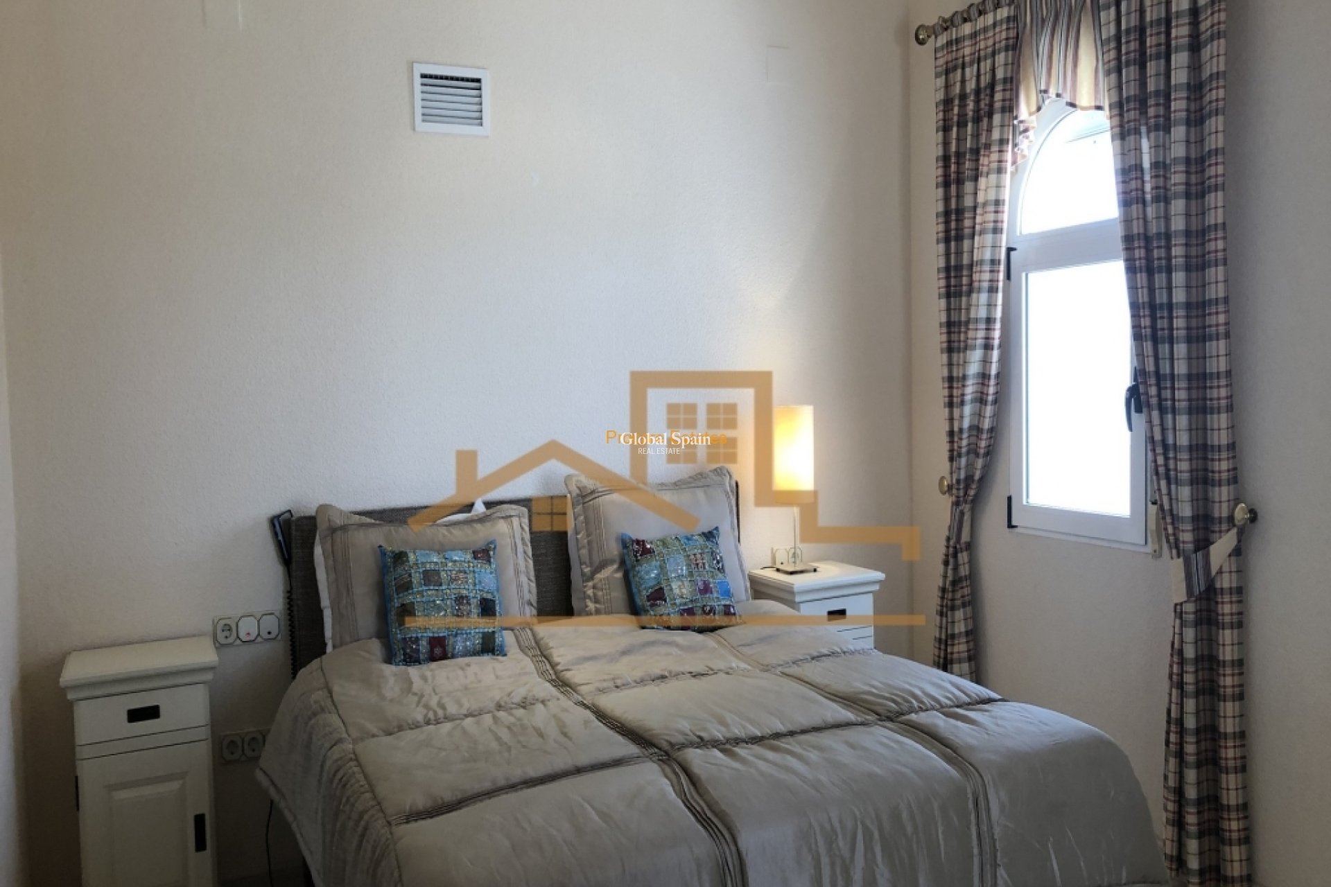 Resale - Villa -
ROJALES - La Marquesa