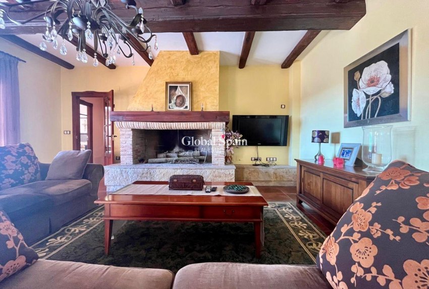 Resale - VILLA -
ROJALES - La Vega Baja