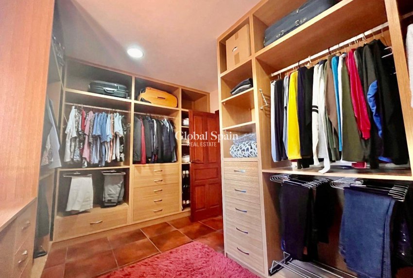 Resale - VILLA -
ROJALES - La Vega Baja