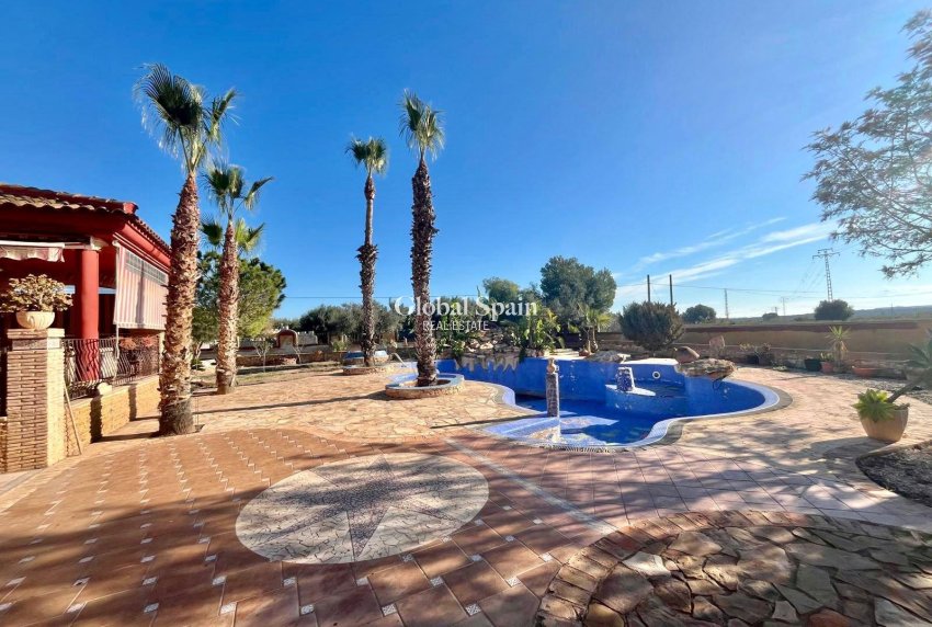 Resale - VILLA -
ROJALES - La Vega Baja