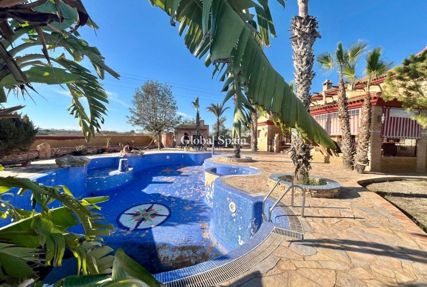 Resale - VILLA -
ROJALES - La Vega Baja