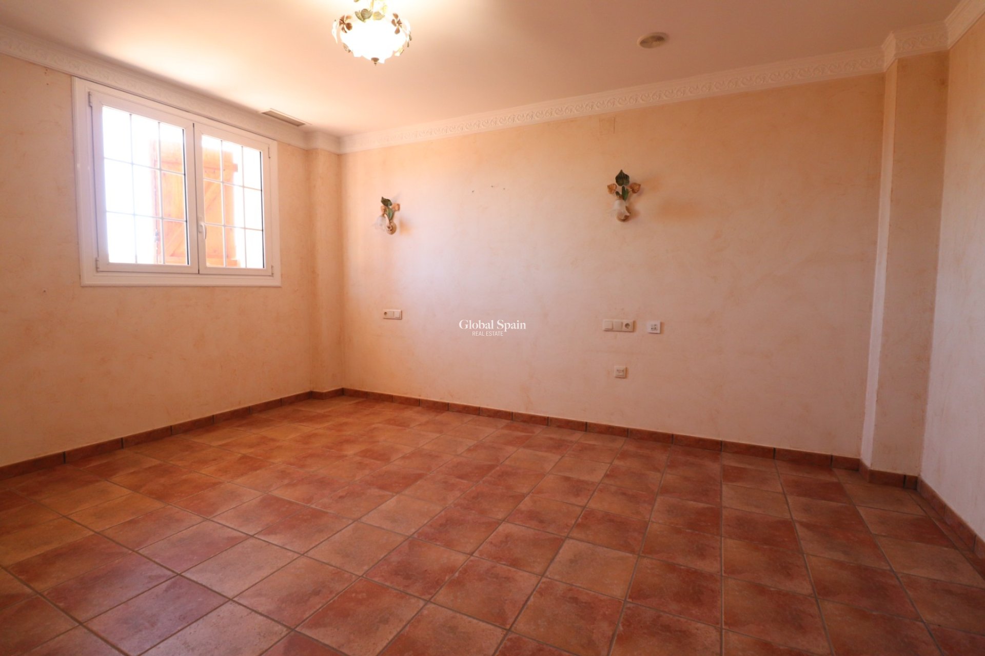 Resale - VILLA -
ROJALES - Los Palacios