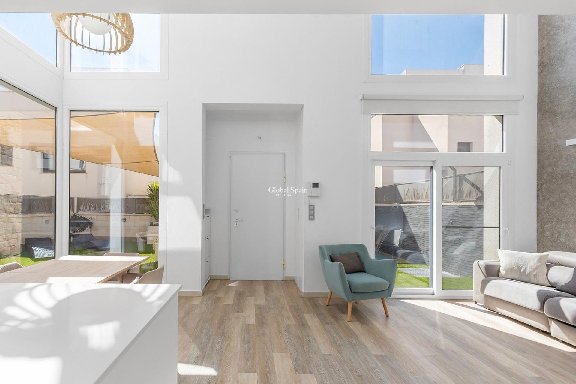 Resale - VILLA -
ROJALES - Pueblo bravo