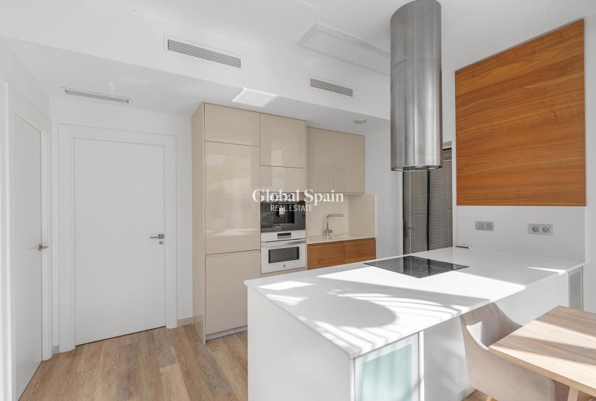 Resale - VILLA -
ROJALES - Pueblo bravo