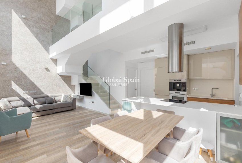 Resale - VILLA -
ROJALES - Pueblo bravo