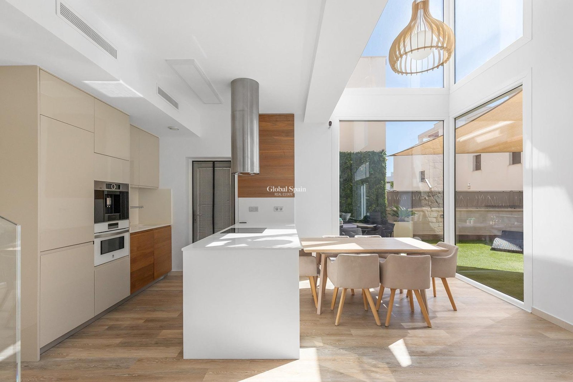 Resale - VILLA -
ROJALES - Pueblo bravo