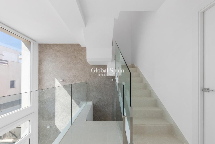 Resale - VILLA -
ROJALES - Pueblo bravo