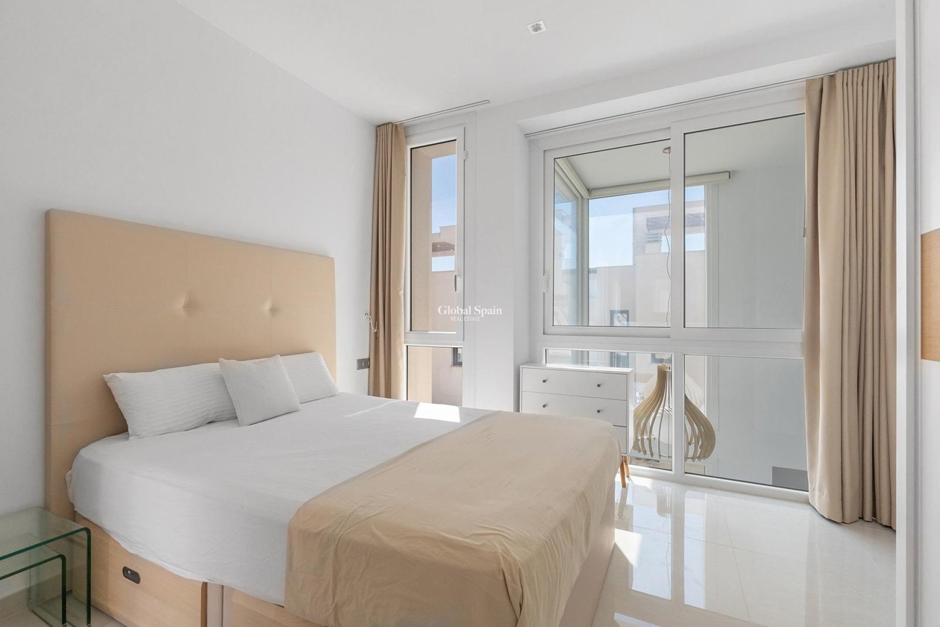 Resale - VILLA -
ROJALES - Pueblo bravo