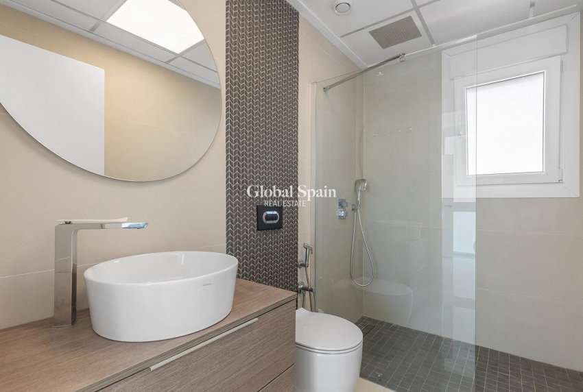 Resale - VILLA -
ROJALES - Pueblo bravo