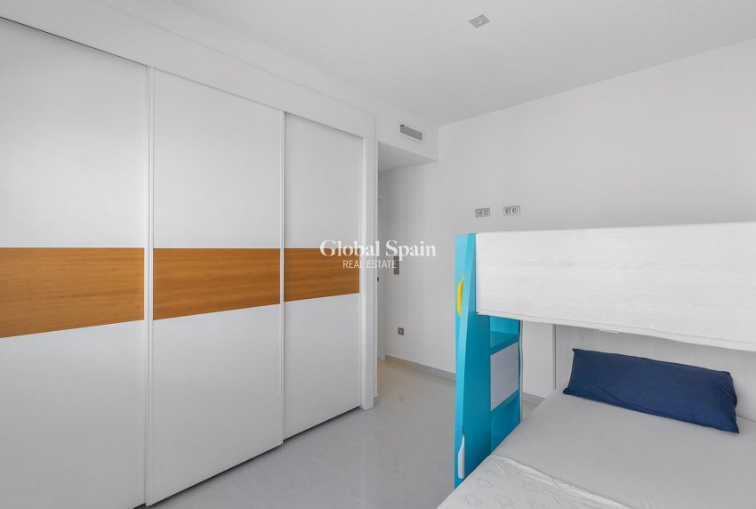 Resale - VILLA -
ROJALES - Pueblo bravo