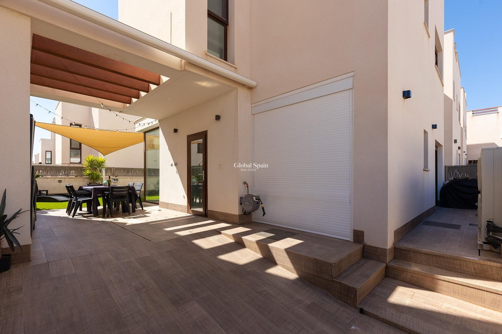 Resale - VILLA -
ROJALES - Pueblo bravo