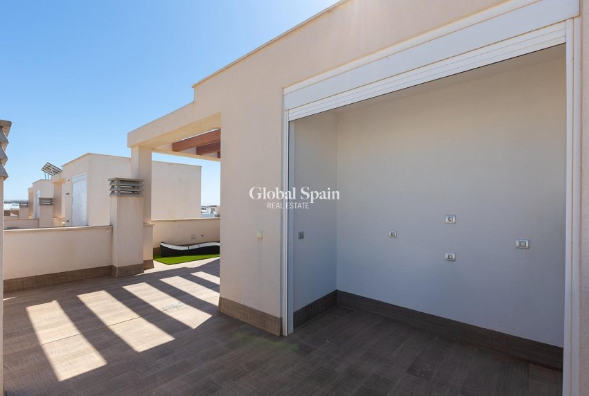 Resale - VILLA -
ROJALES - Pueblo bravo