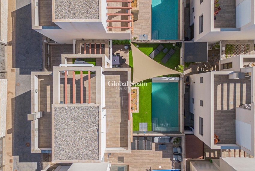 Resale - VILLA -
ROJALES - Pueblo bravo