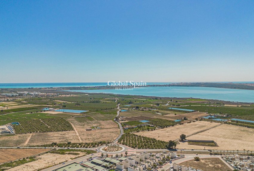 Resale - VILLA -
ROJALES - Pueblo bravo