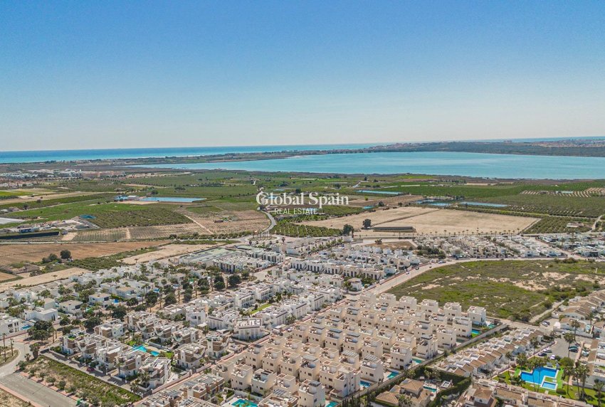 Resale - VILLA -
ROJALES - Pueblo bravo