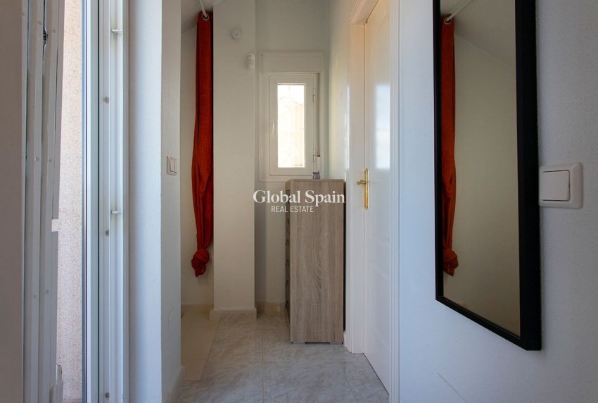 Resale - VILLA -
ROJALES - Pueblo