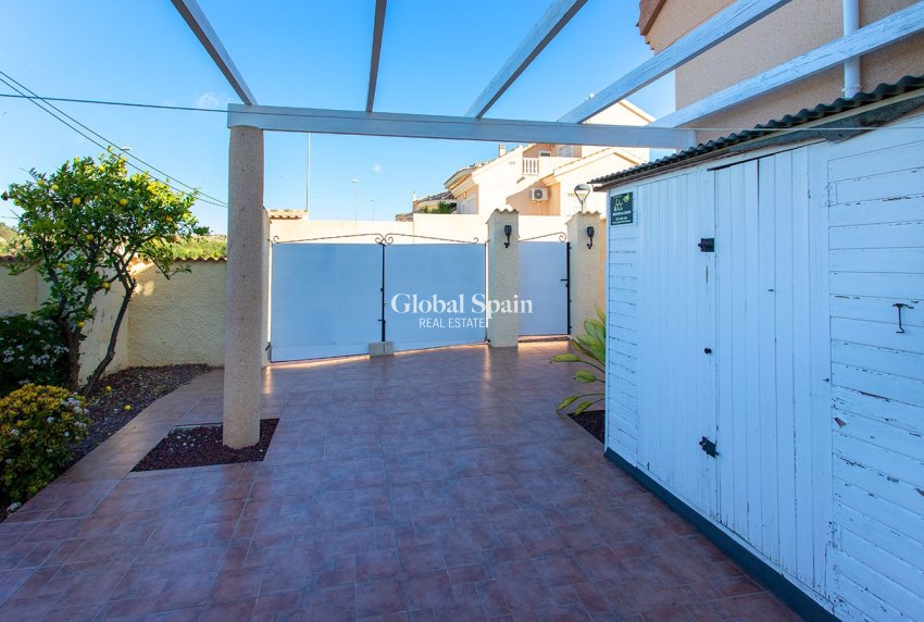 Resale - VILLA -
ROJALES - Pueblo