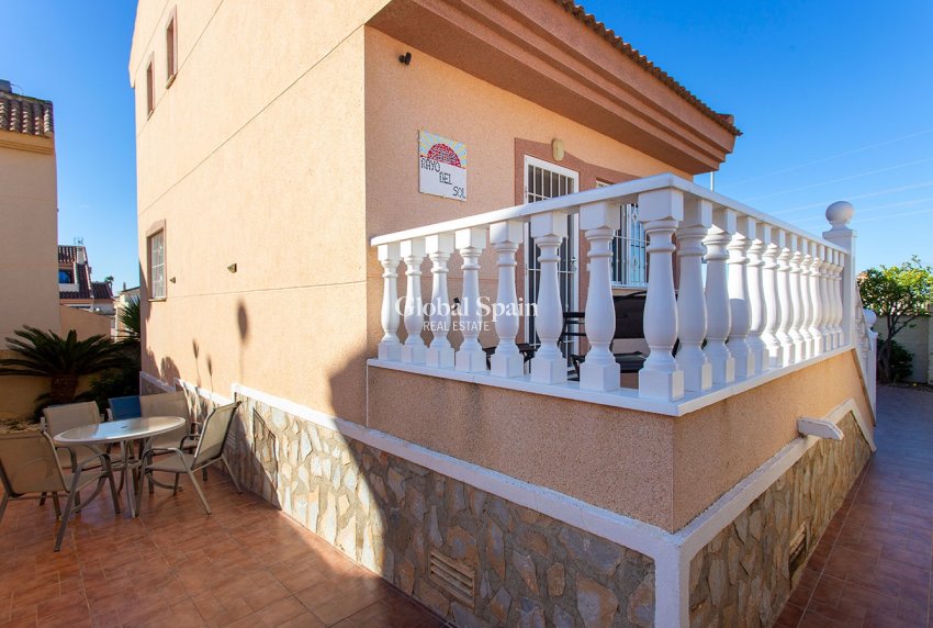 Resale - VILLA -
ROJALES - Pueblo