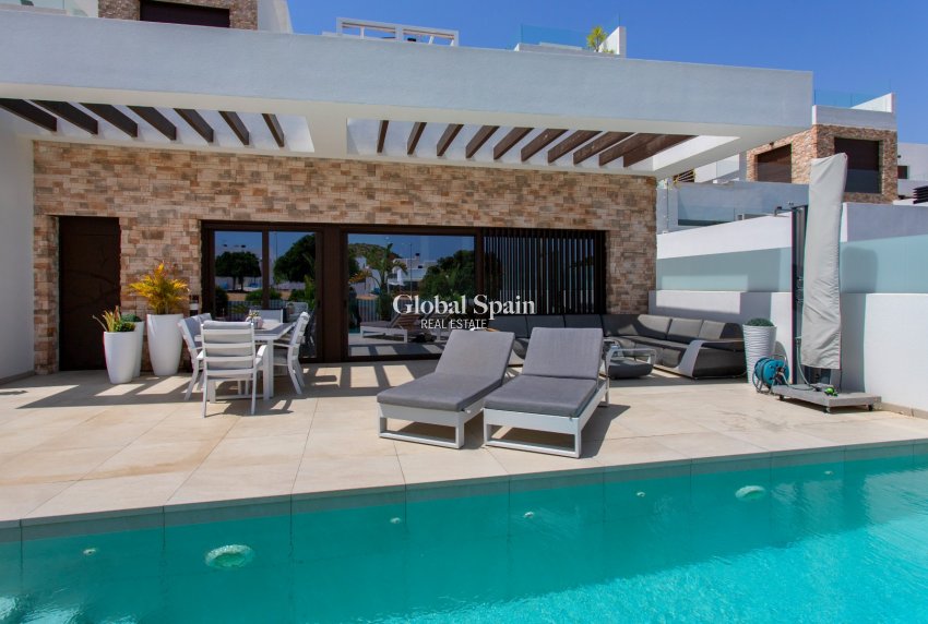 Resale - VILLA -
ROJALES - Rojales