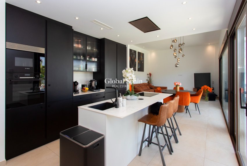 Resale - VILLA -
ROJALES - Rojales