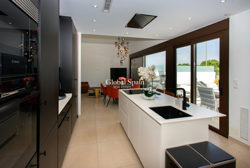 Resale - VILLA -
ROJALES - Rojales