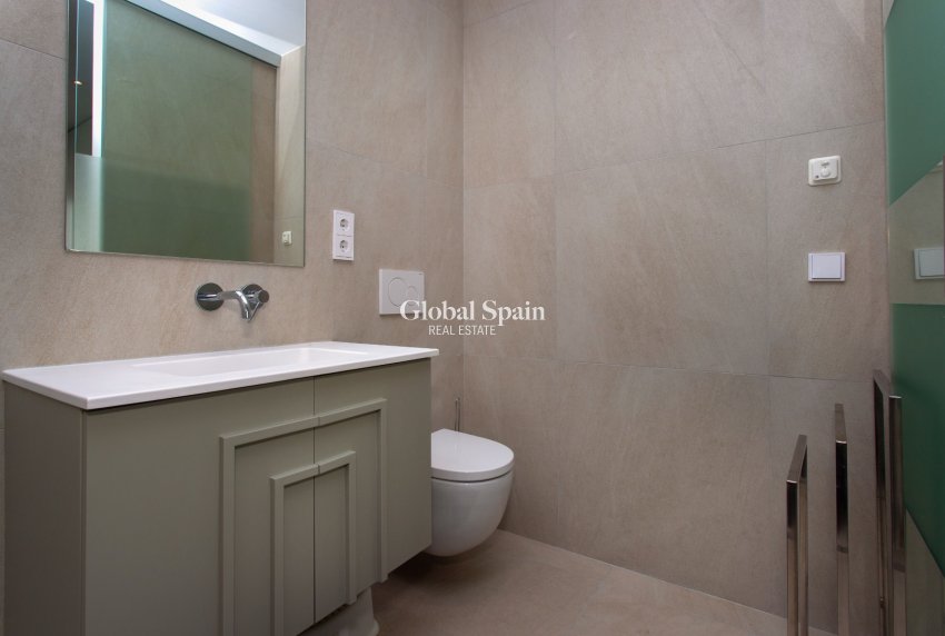 Resale - VILLA -
ROJALES - Rojales
