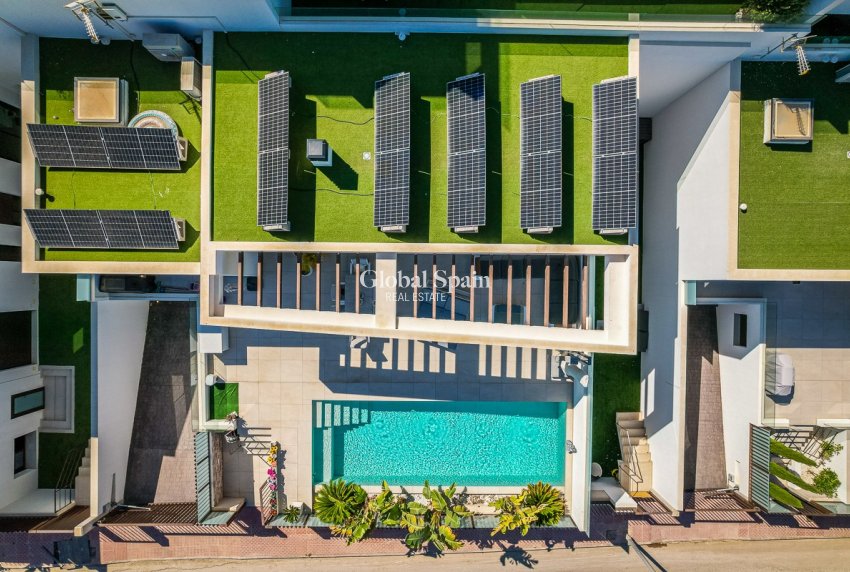 Resale - VILLA -
ROJALES
