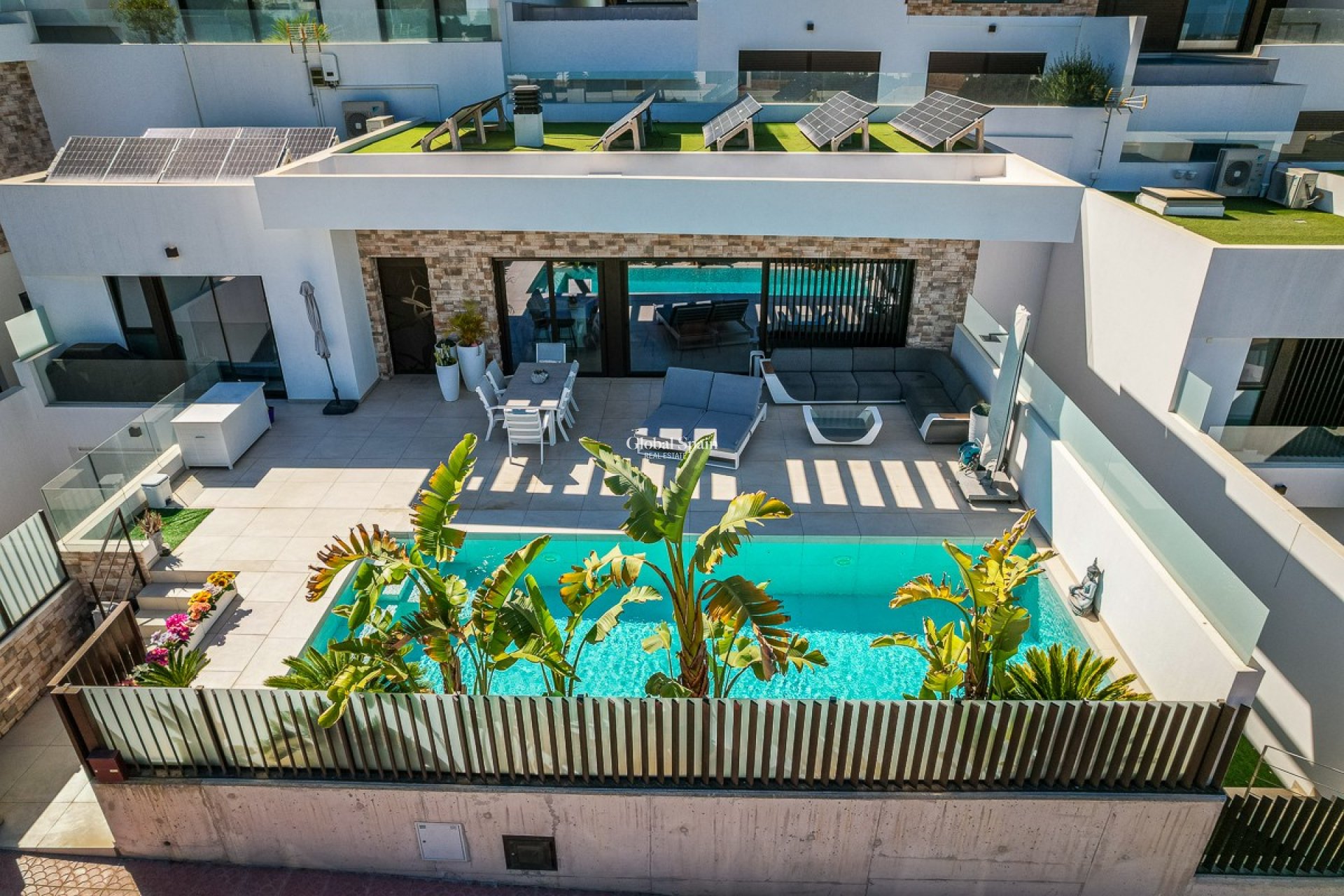 Resale - VILLA -
ROJALES