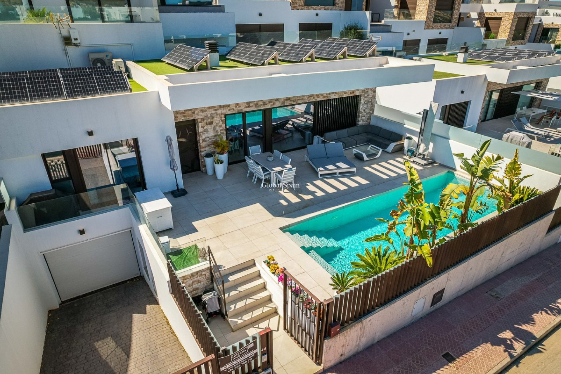 Resale - VILLA -
ROJALES
