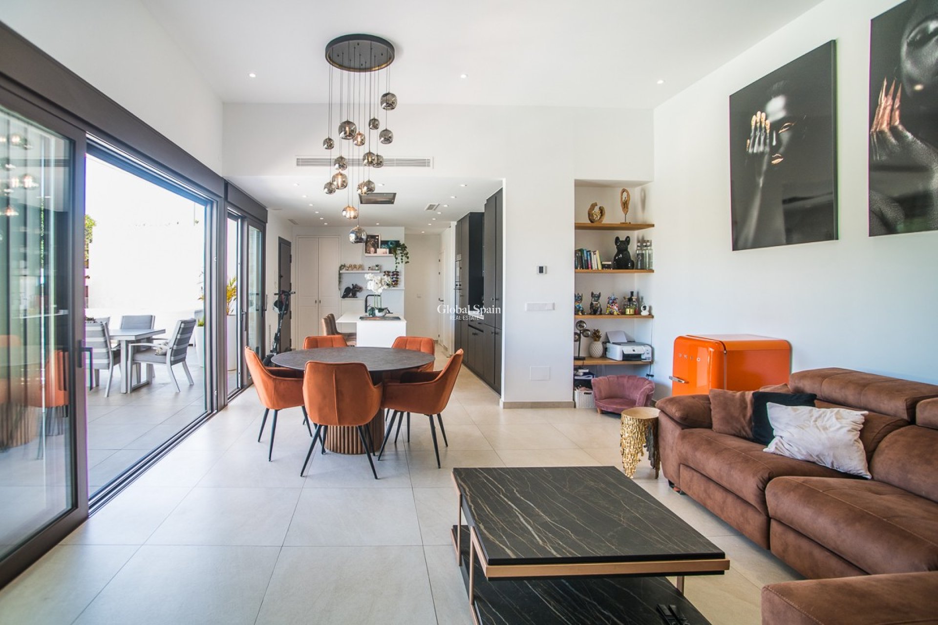 Resale - VILLA -
ROJALES