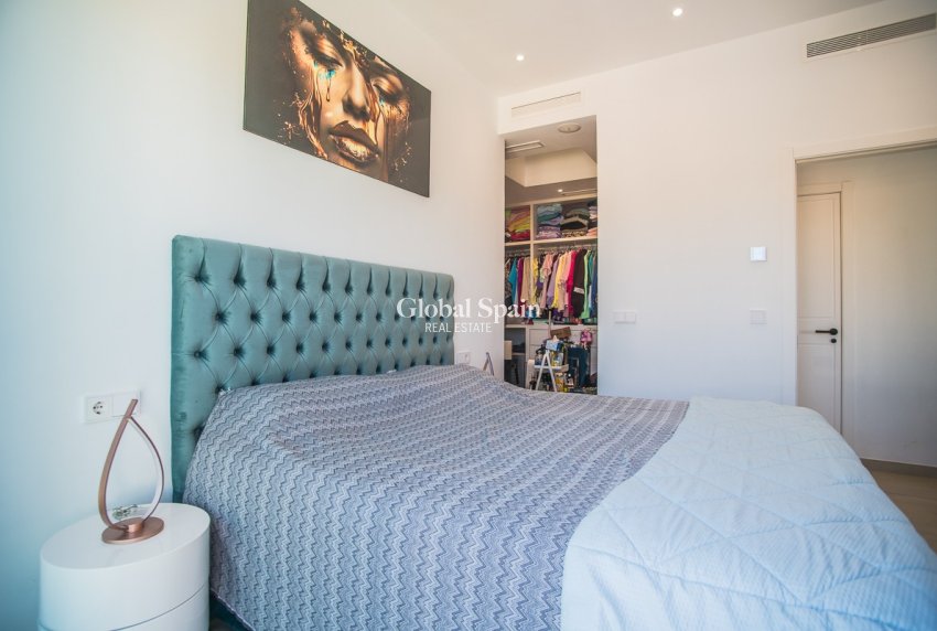 Resale - VILLA -
ROJALES