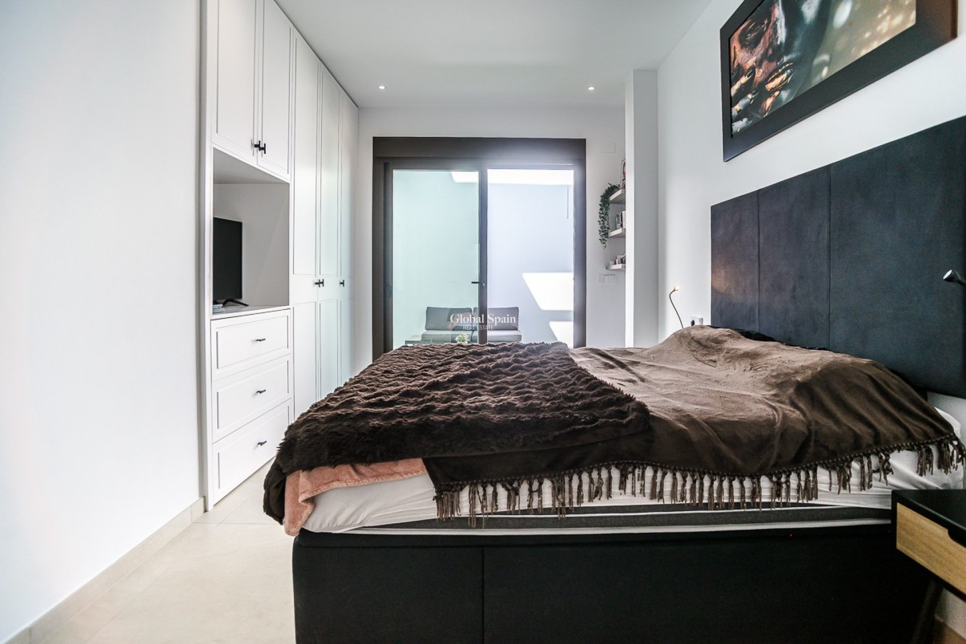 Resale - VILLA -
ROJALES