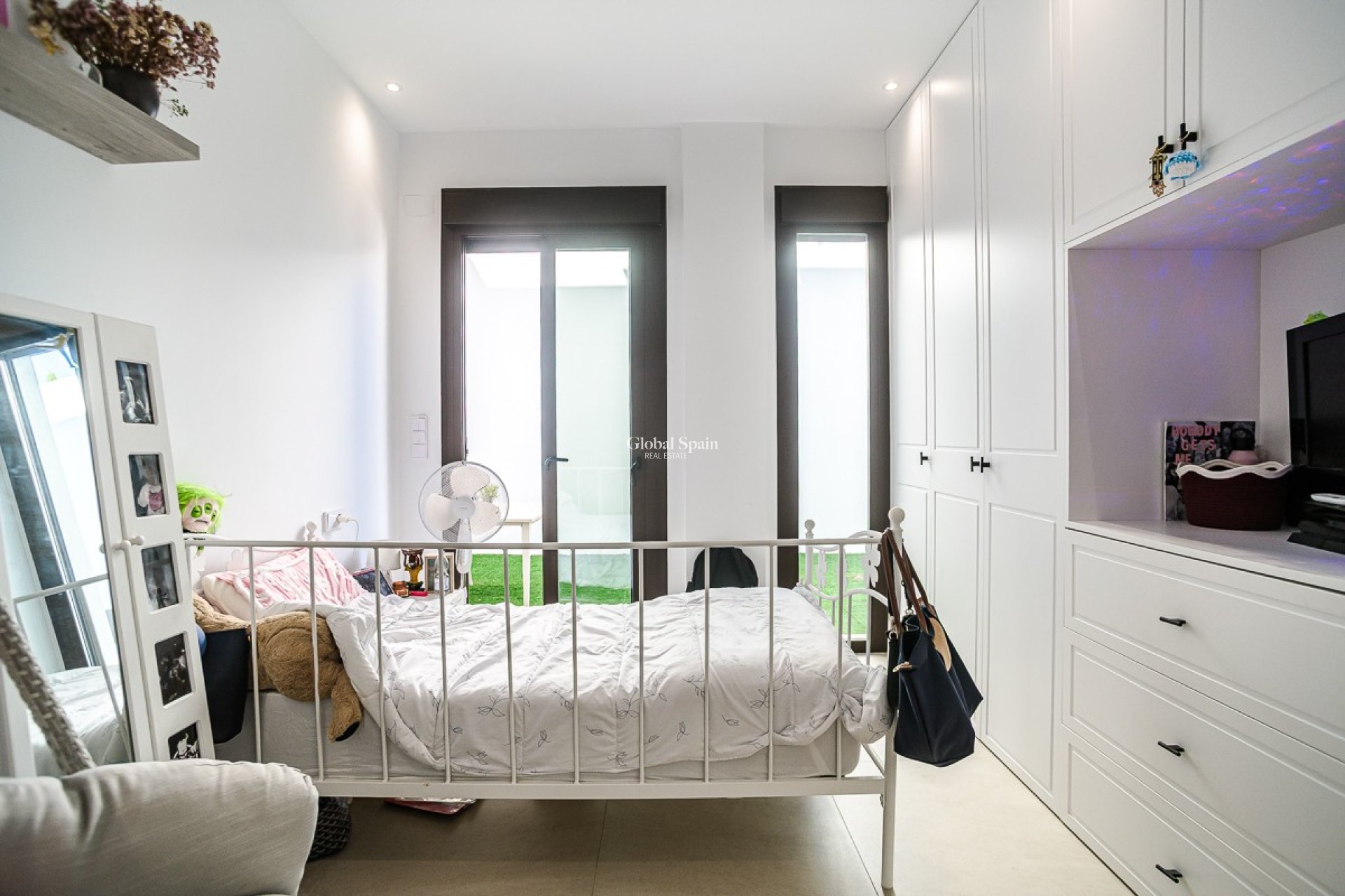 Resale - VILLA -
ROJALES