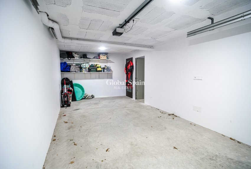 Resale - VILLA -
ROJALES