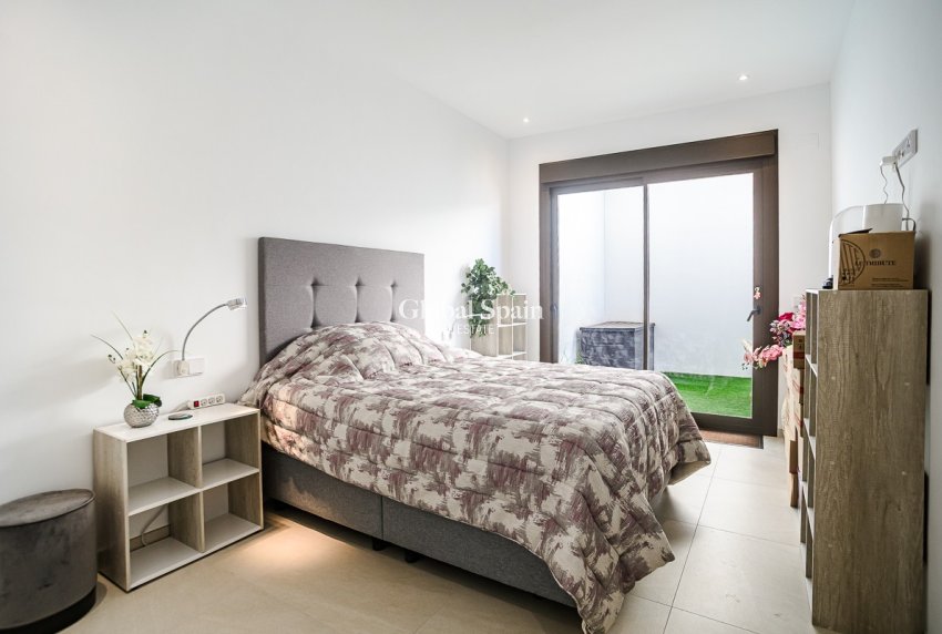 Resale - VILLA -
ROJALES