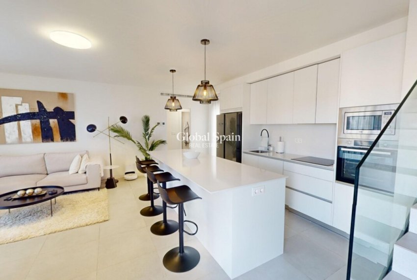 Resale - VILLA -
ROLDÁN - Inland