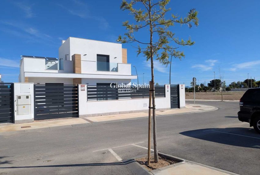 Resale - VILLA -
ROLDÁN - Inland