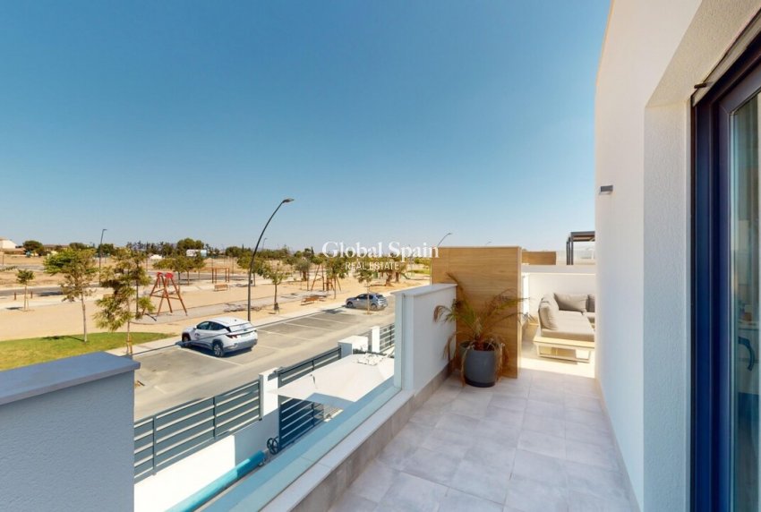 Resale - VILLA -
ROLDÁN - Inland