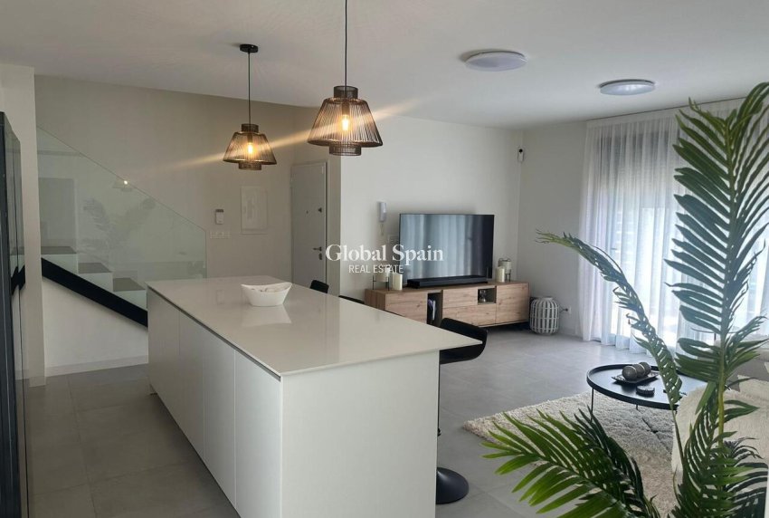 Resale - VILLA -
ROLDÁN - Inland