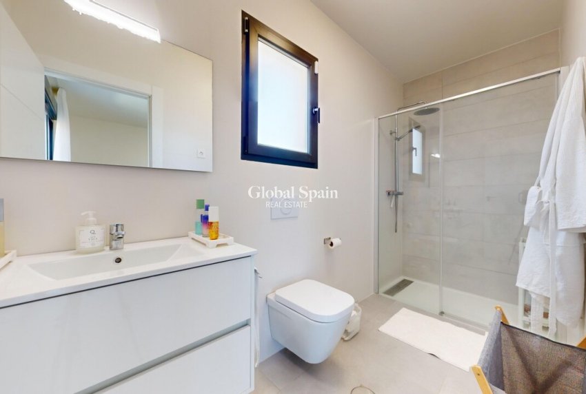 Resale - VILLA -
ROLDÁN - Inland