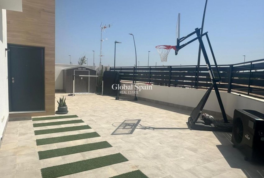 Resale - VILLA -
ROLDÁN - Inland