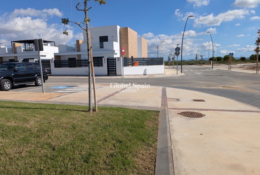 Resale - VILLA -
ROLDÁN - Inland