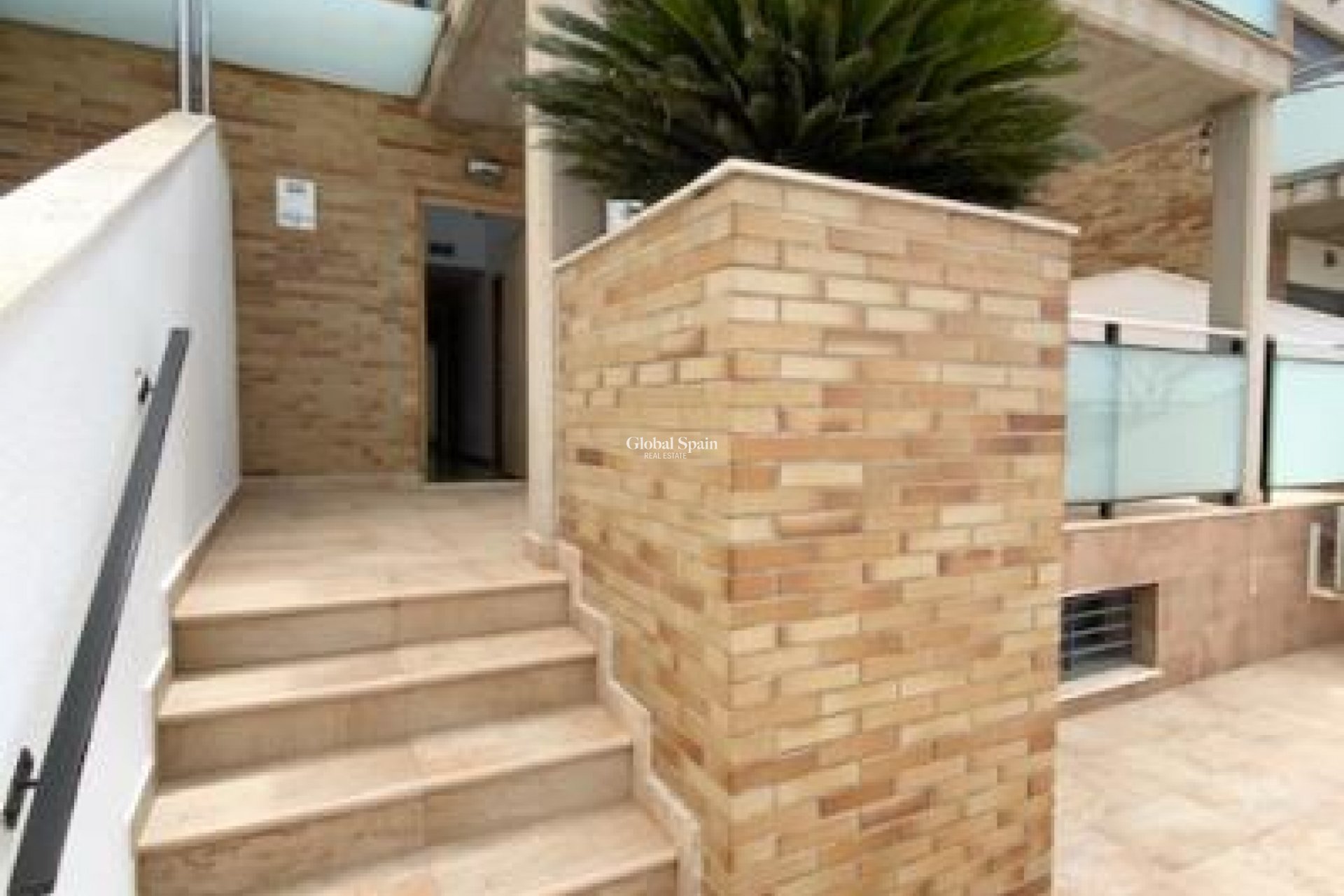 Resale - VILLA -
ROLDÁN - Inland